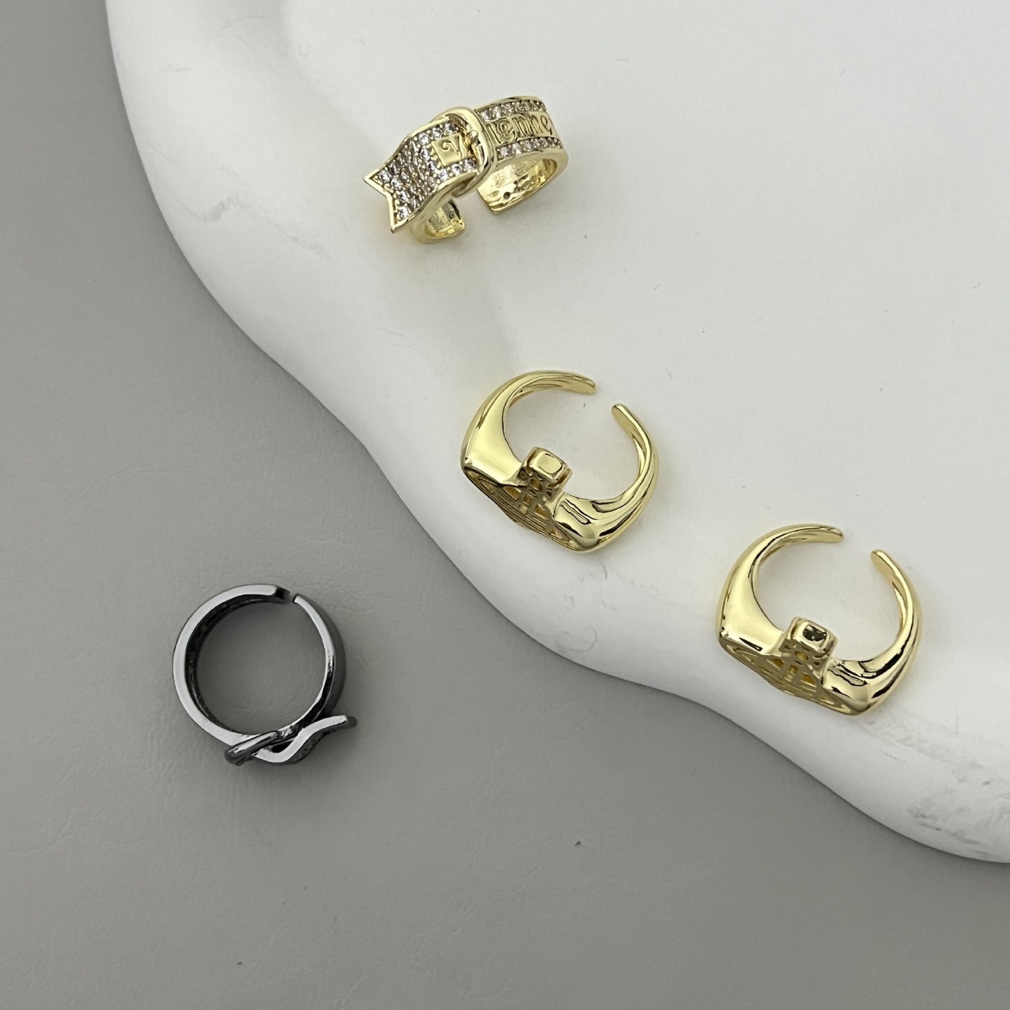 Nana Queen Mother Saturn Hollow Ear Female Rings