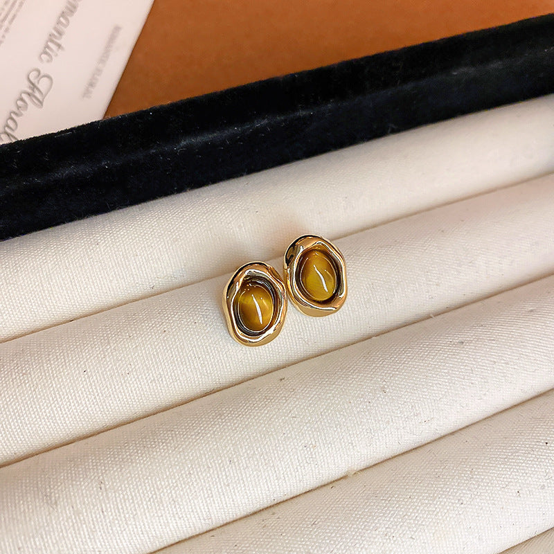 Real Gold Plating Elegance Retro Light Luxury Stud Earrings