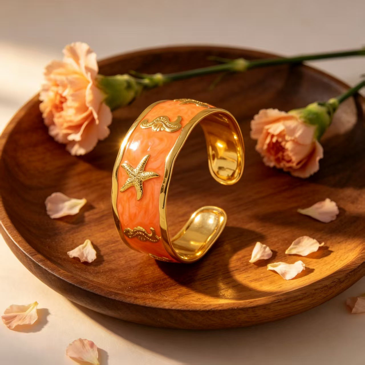 French Entry Lux Dripping Starfish Seahorse Golden Edge Bracelet