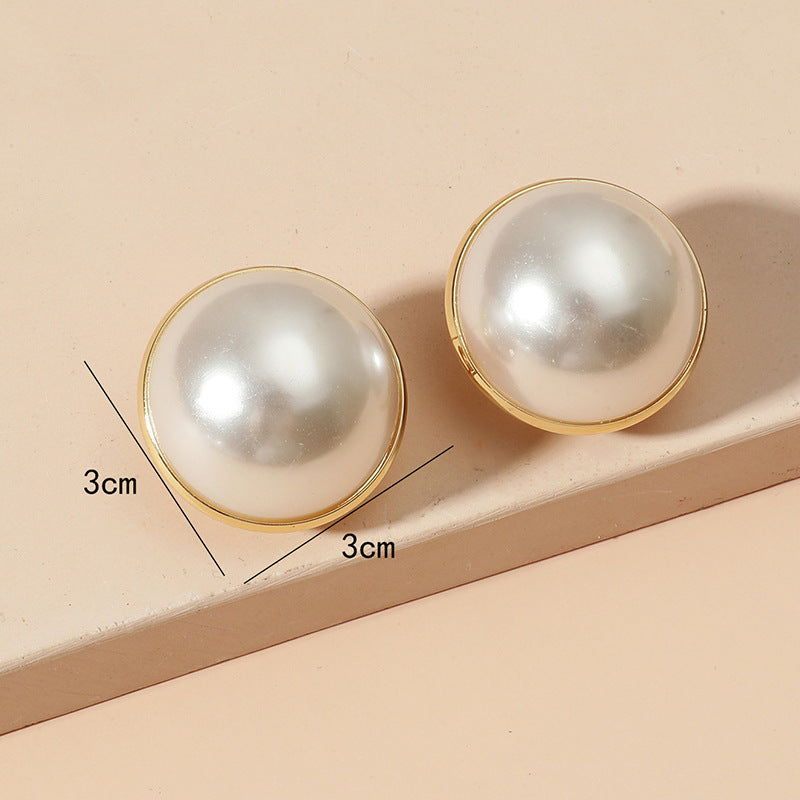Women's Broadcast Elegant Temperamental Pearl Light Luxury Simple Geometric Round Bottom Stud Earrings