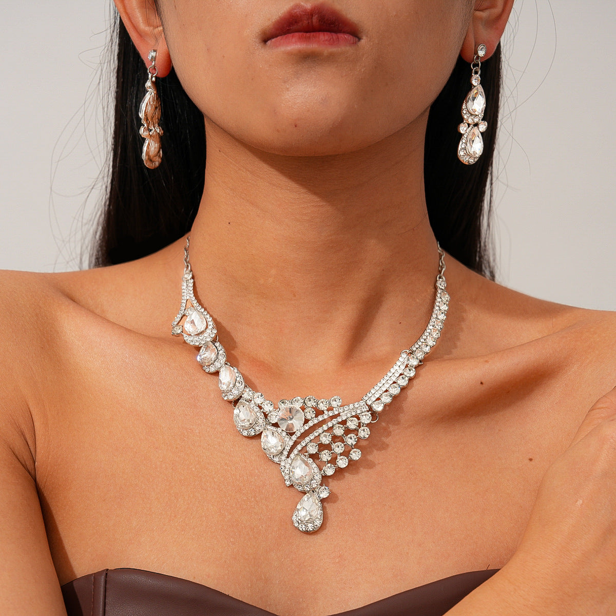 With Diamond Flower Ear Niche Design Clavicle Jewelry Set