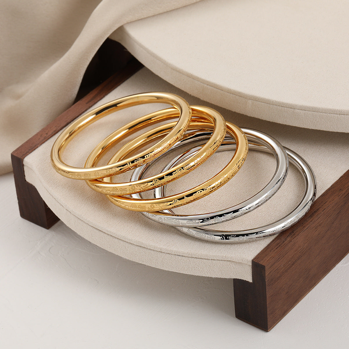 Women's Style Simple Ancient Heritage Personality Titanium Bracelet