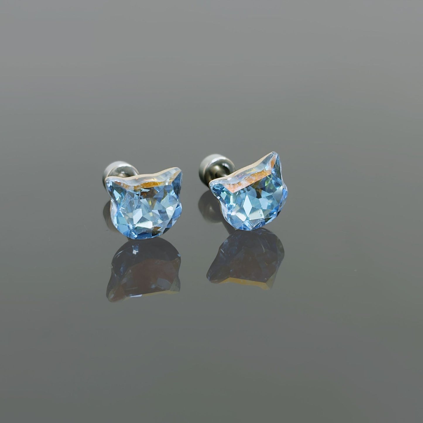 Cool Temperament Super Shiny Crystal Cat Head Titanium Steel Screw Stud Earrings