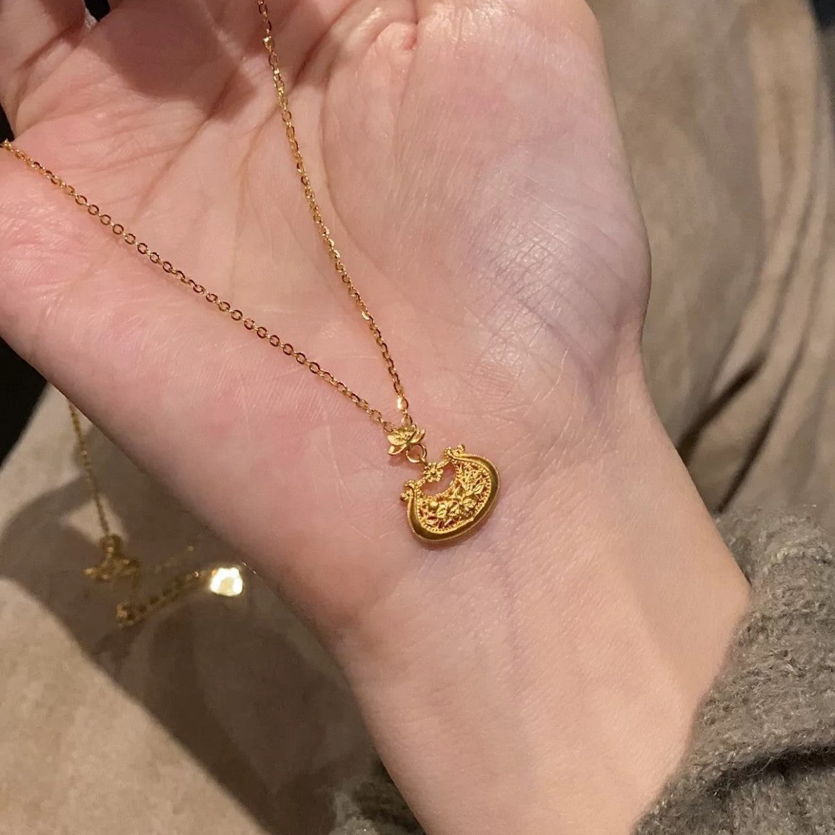 Gold Filigree Lock Of Good Bag Light Luxury Necklaces