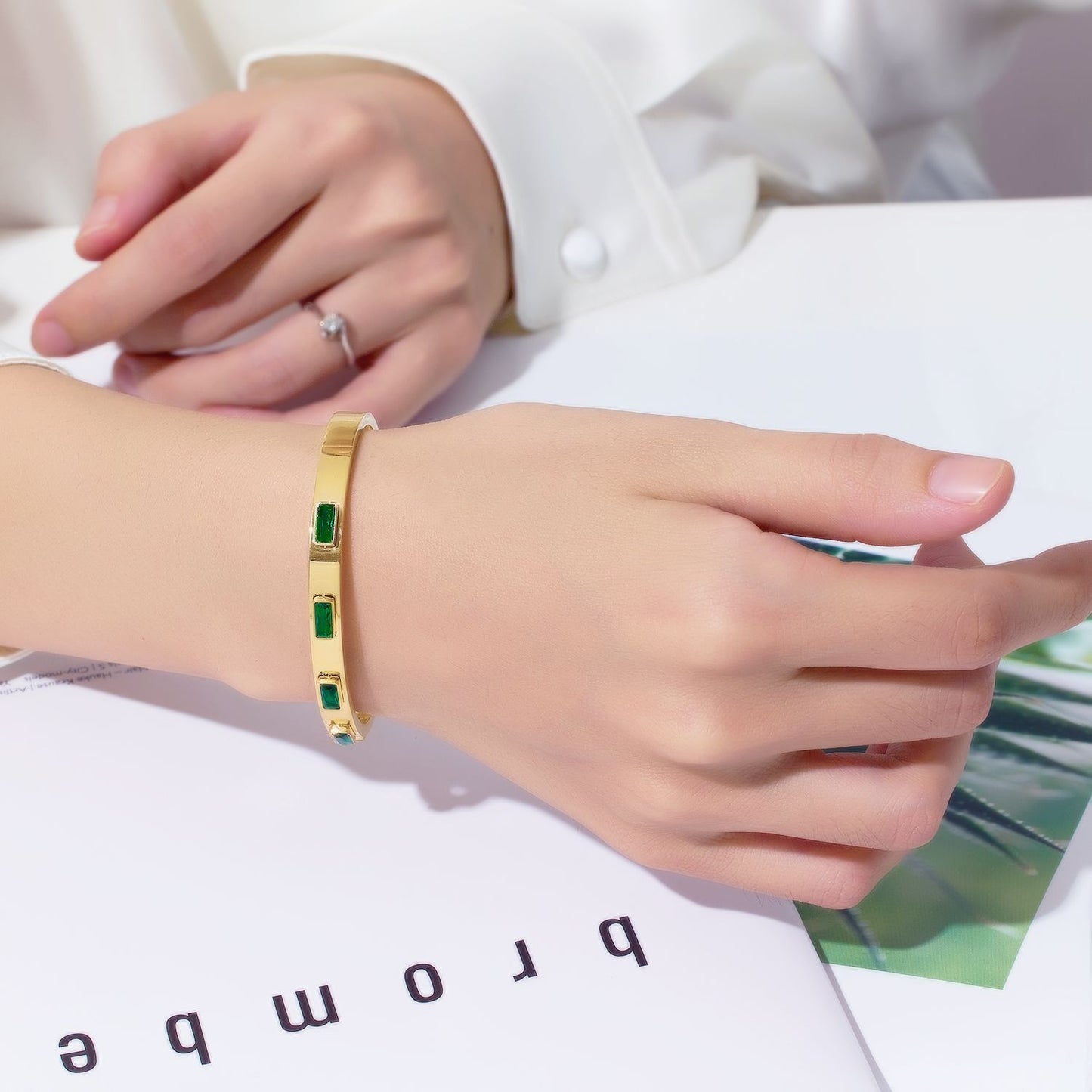 Light Luxury Zircon Gold Titanium Steel Retro Fashion Stainless Bracelets