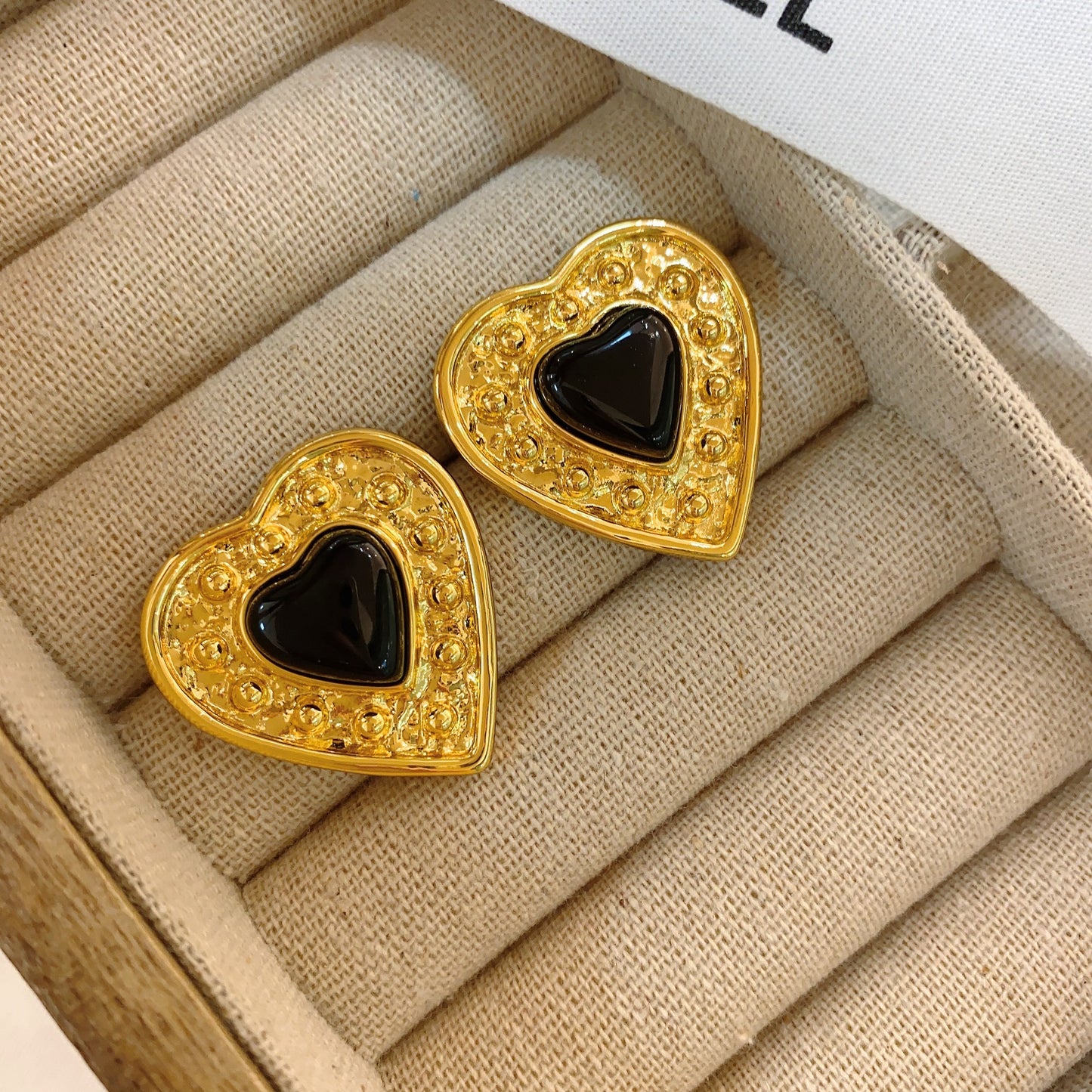 Women's French Retro Court Geometric Black Heart Earrings