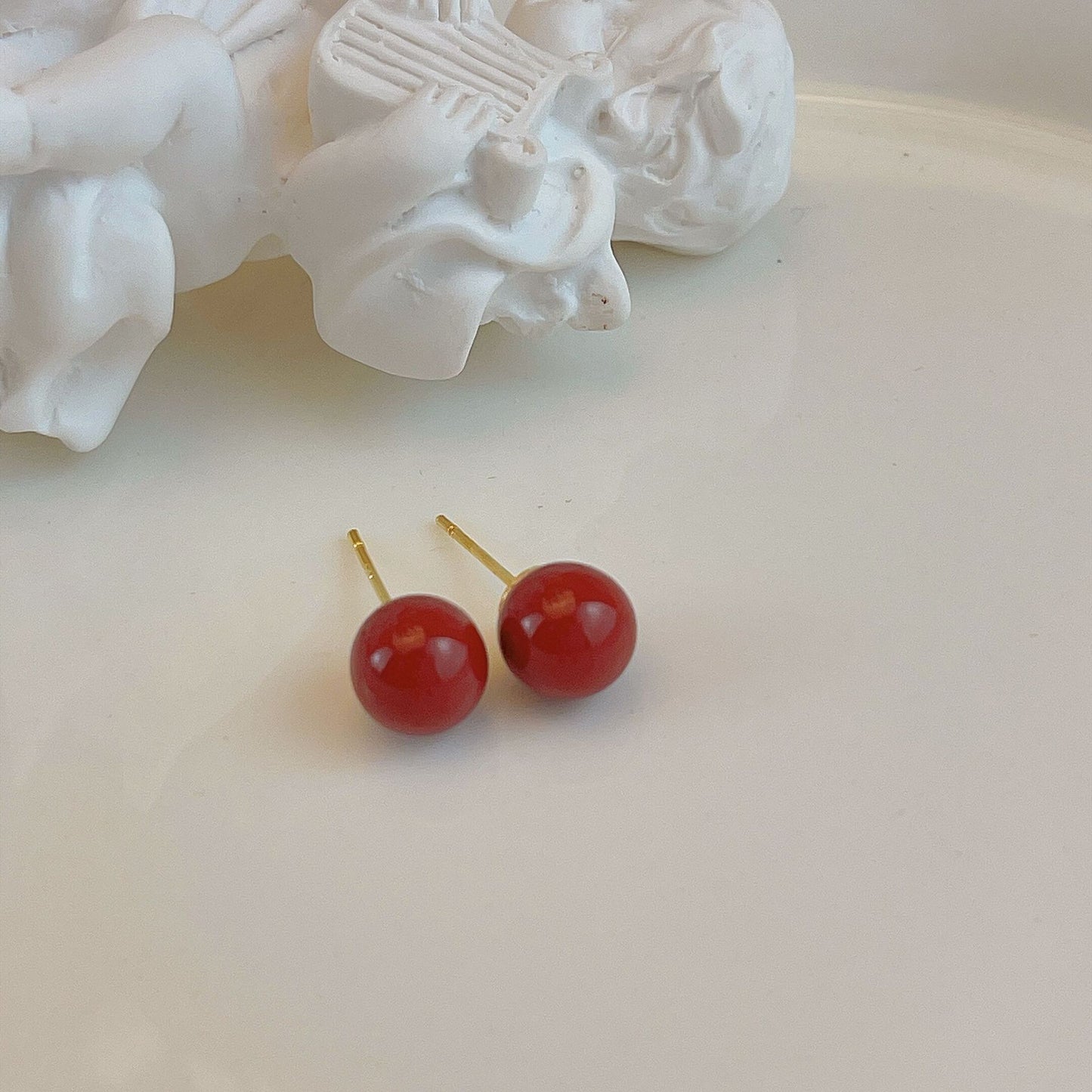 Simple Temperament Wine Red Bean-shaped Niche High-grade Earrings