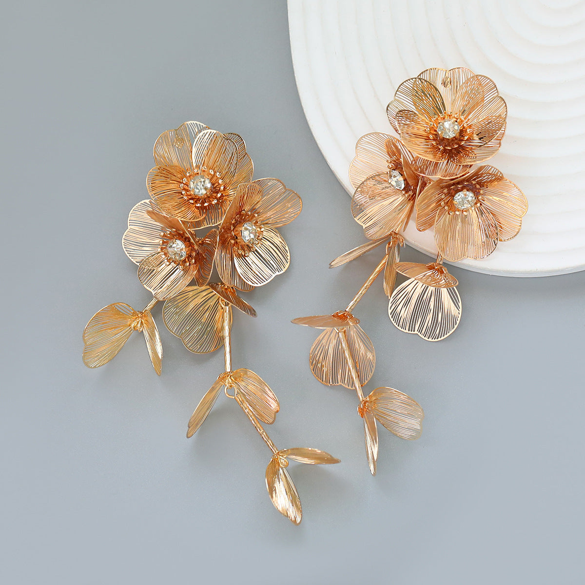 Women's Spring Alloy Flower Exaggerated Metal Earrings