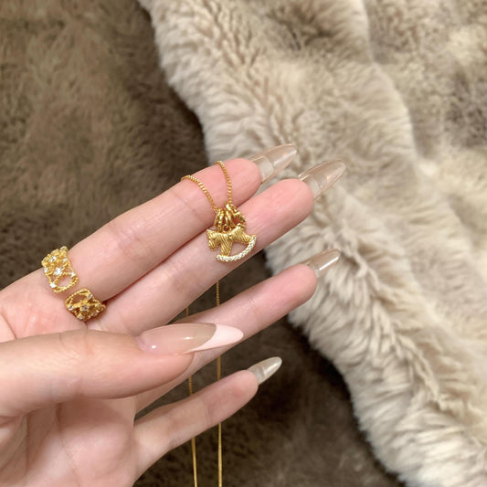 Gold Carousel Flexible Female Exquisite Versatile Design Clavicle Necklace