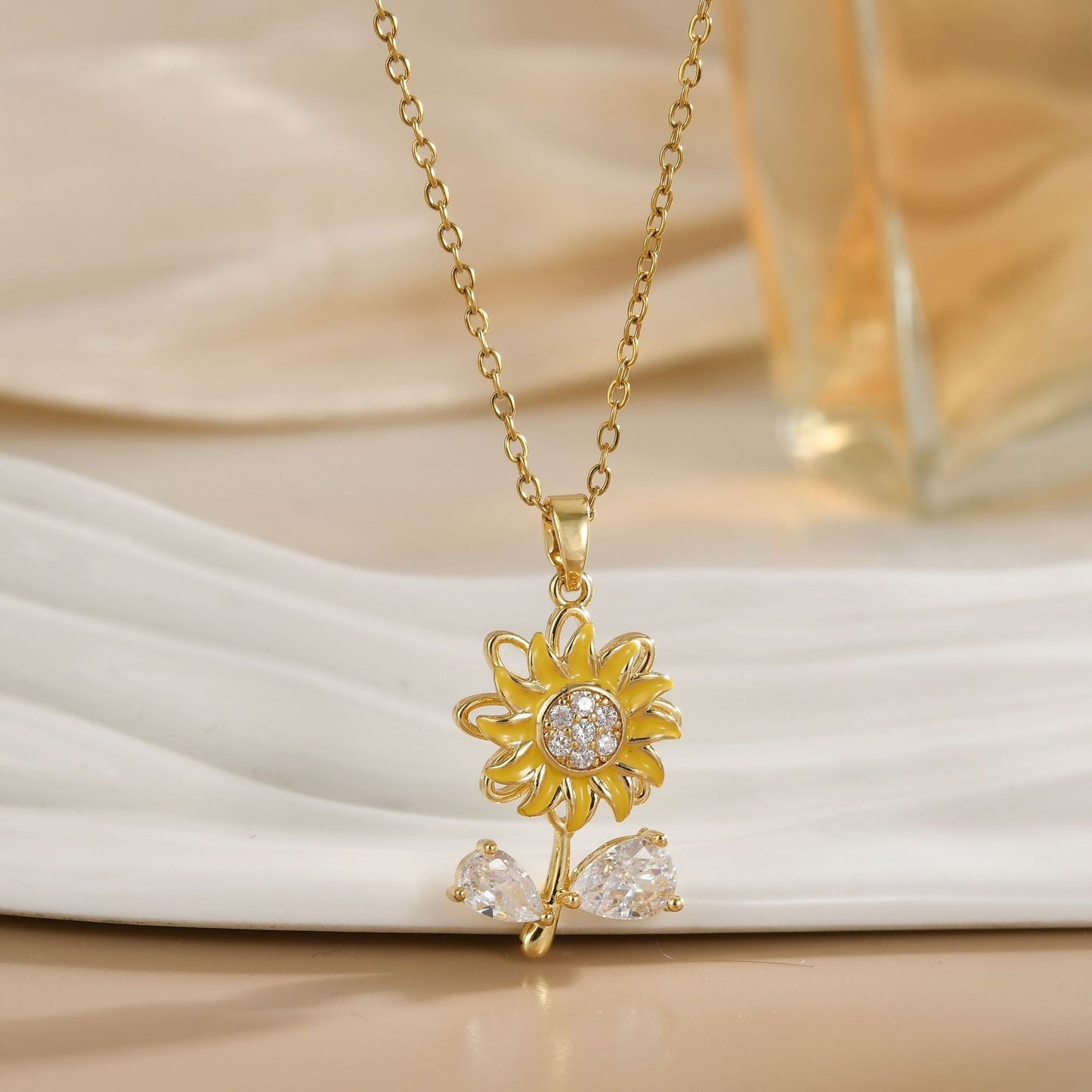 Women's Rotating Flower Fashion High Sense Live Necklace