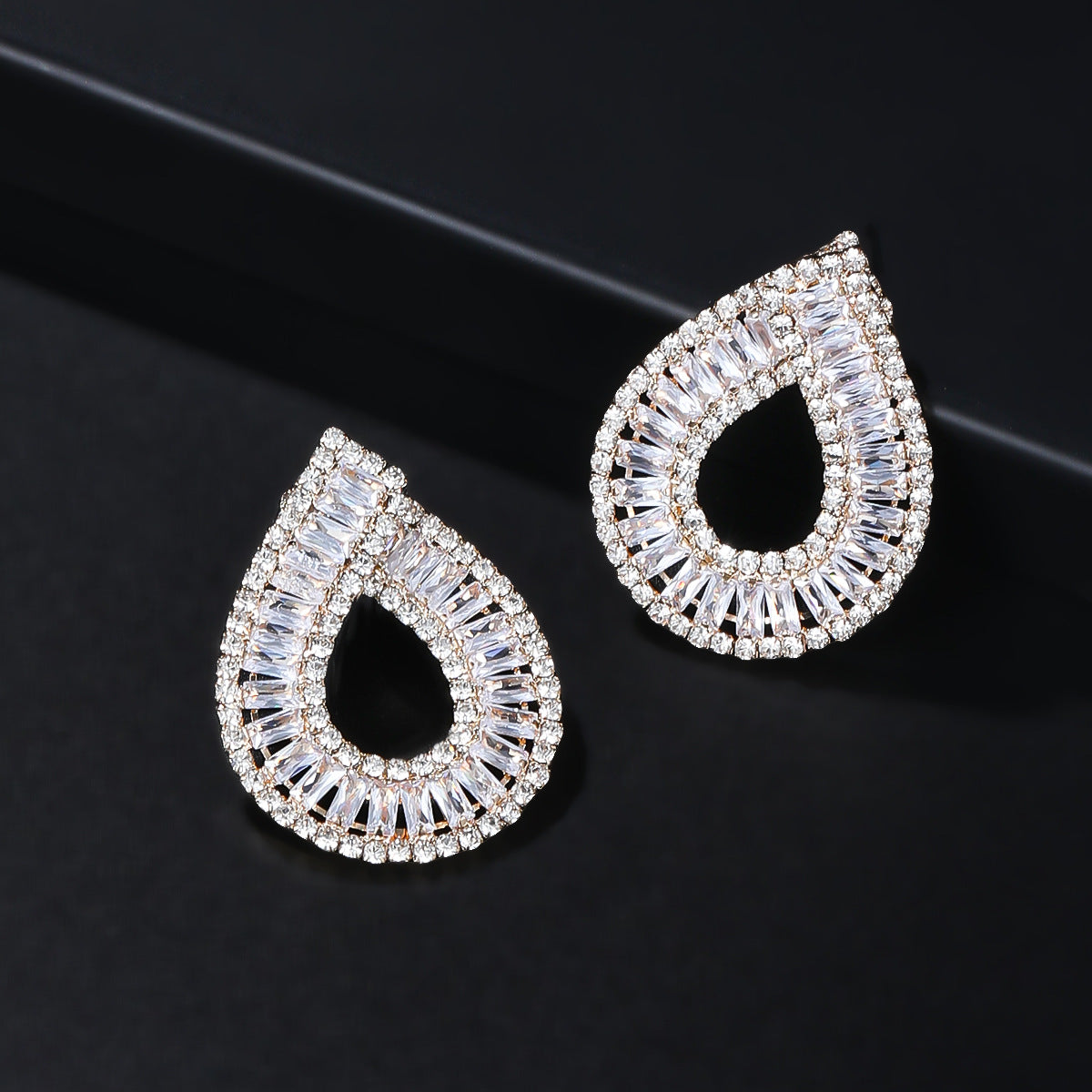 Women's Copper Studded With Zircon Water Drop-shaped Earrings