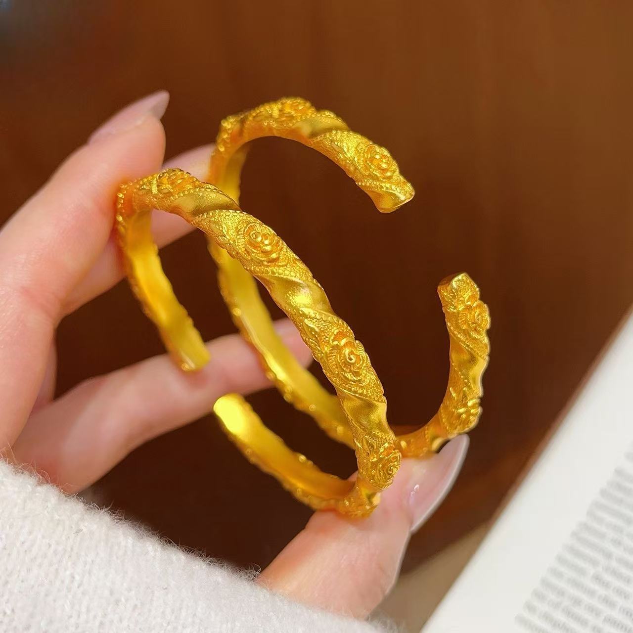 Gold Shop Alluvial Ancient Style Carved Rose Bracelets