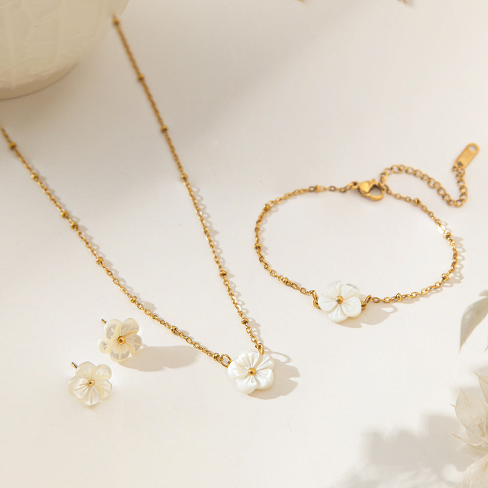 Women's Beautiful Flower Titanium Steel Fashionable High-grade Clavicle Chain Does Not Jewelry Set