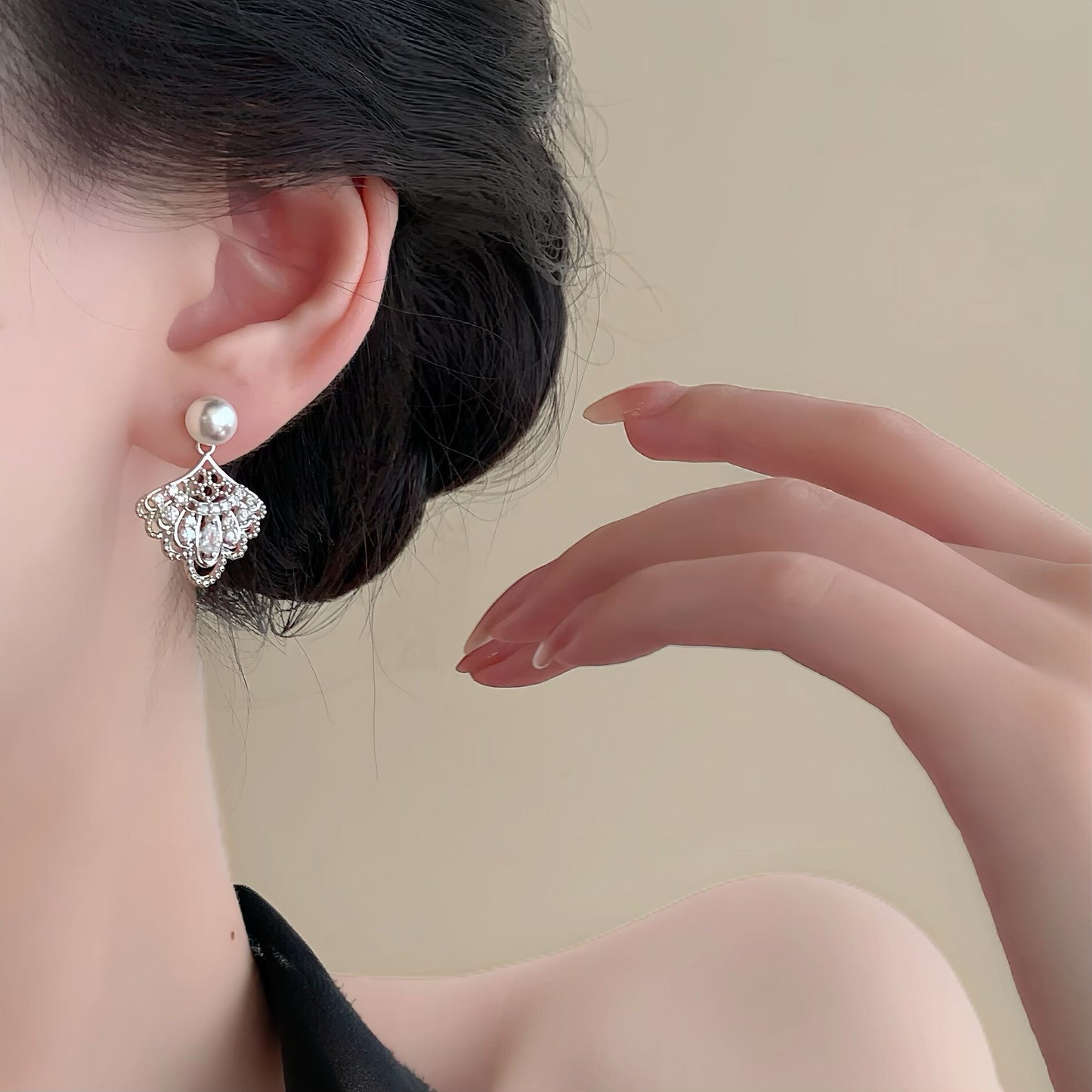 Needle Fabulous Personality Gold Rhinestone Fashion Temperament Stud Earrings