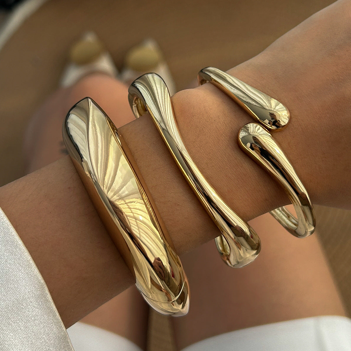 Personalized Metal Glossy Open-ended Simple Suit Bracelet