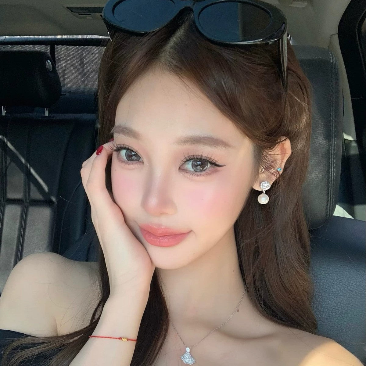Women's Light Luxury Rhinestone Pearl High-grade Dignified Generous Earrings