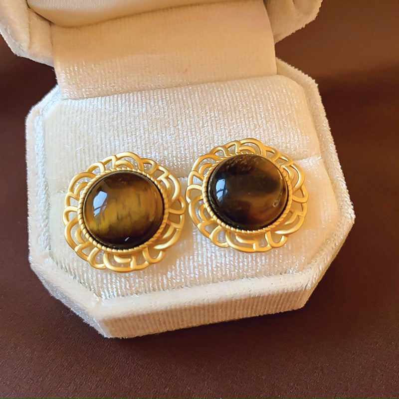 Real Gold Plating Elegance Retro Light Luxury Stud Earrings