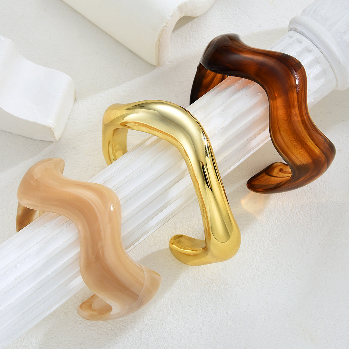 Women's Fashion Resin Open-ended Light Luxury High-grade Wave Streamline Bracelet
