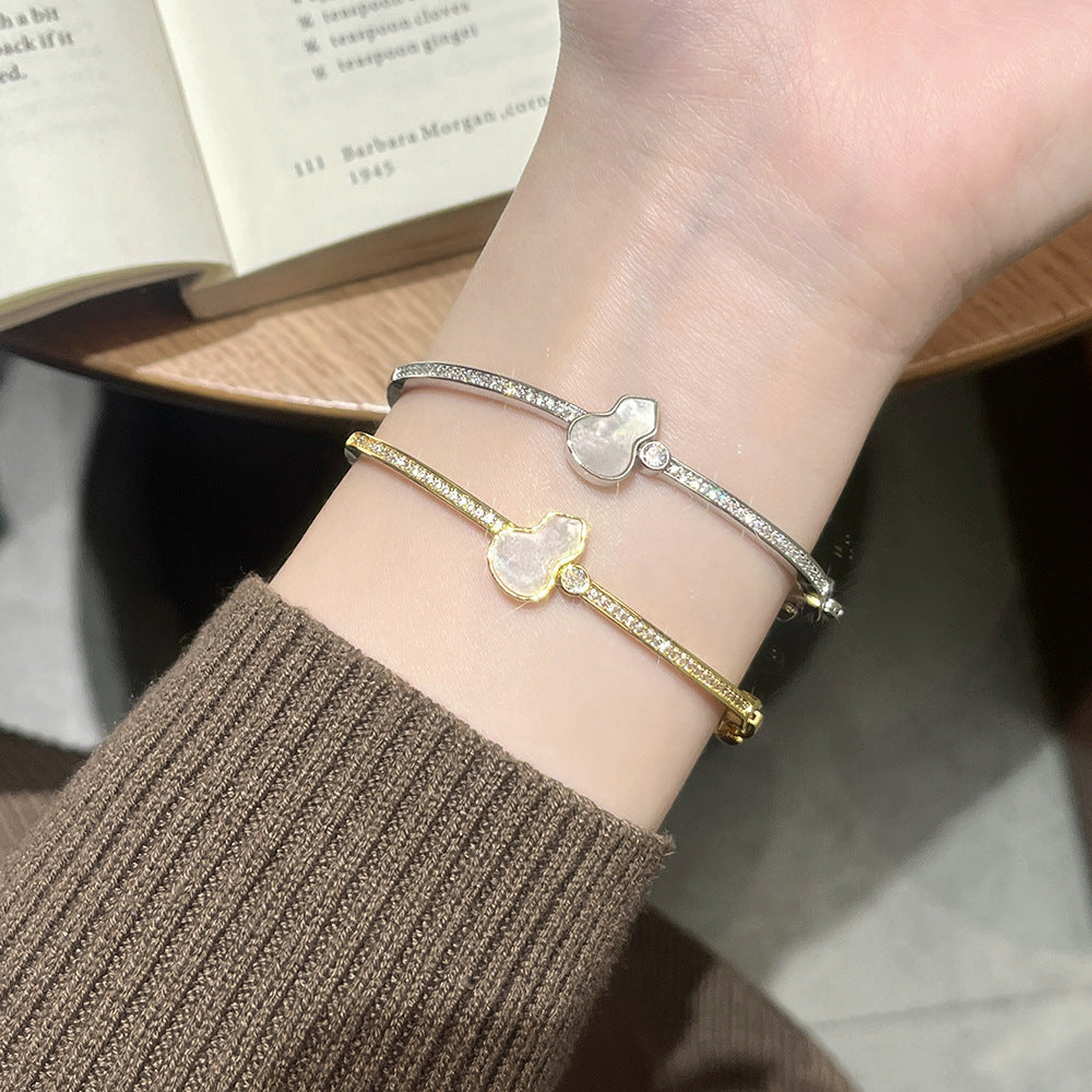 Flash Diamond Natural Color Shell Exquisite Design Cold Style Bracelets