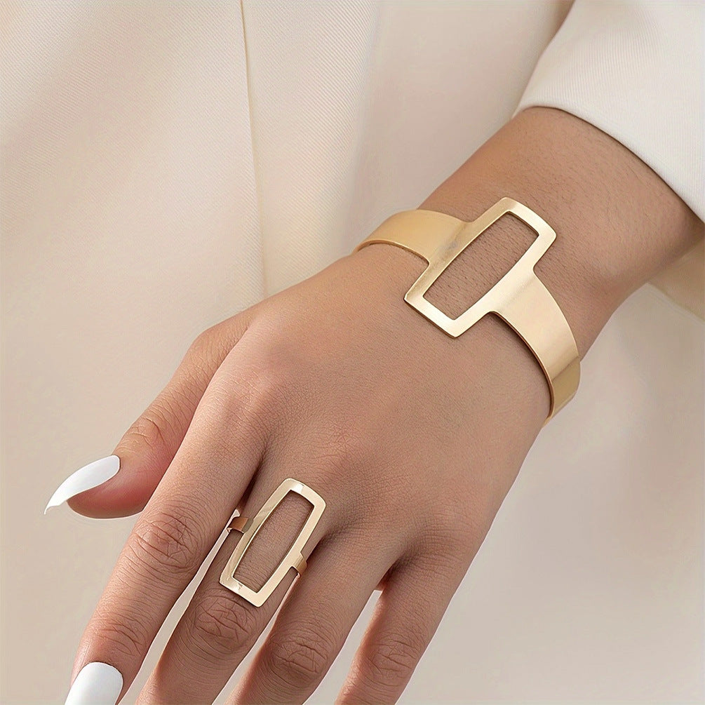 Design Golden Personalized Exaggerated Open Light Bracelet