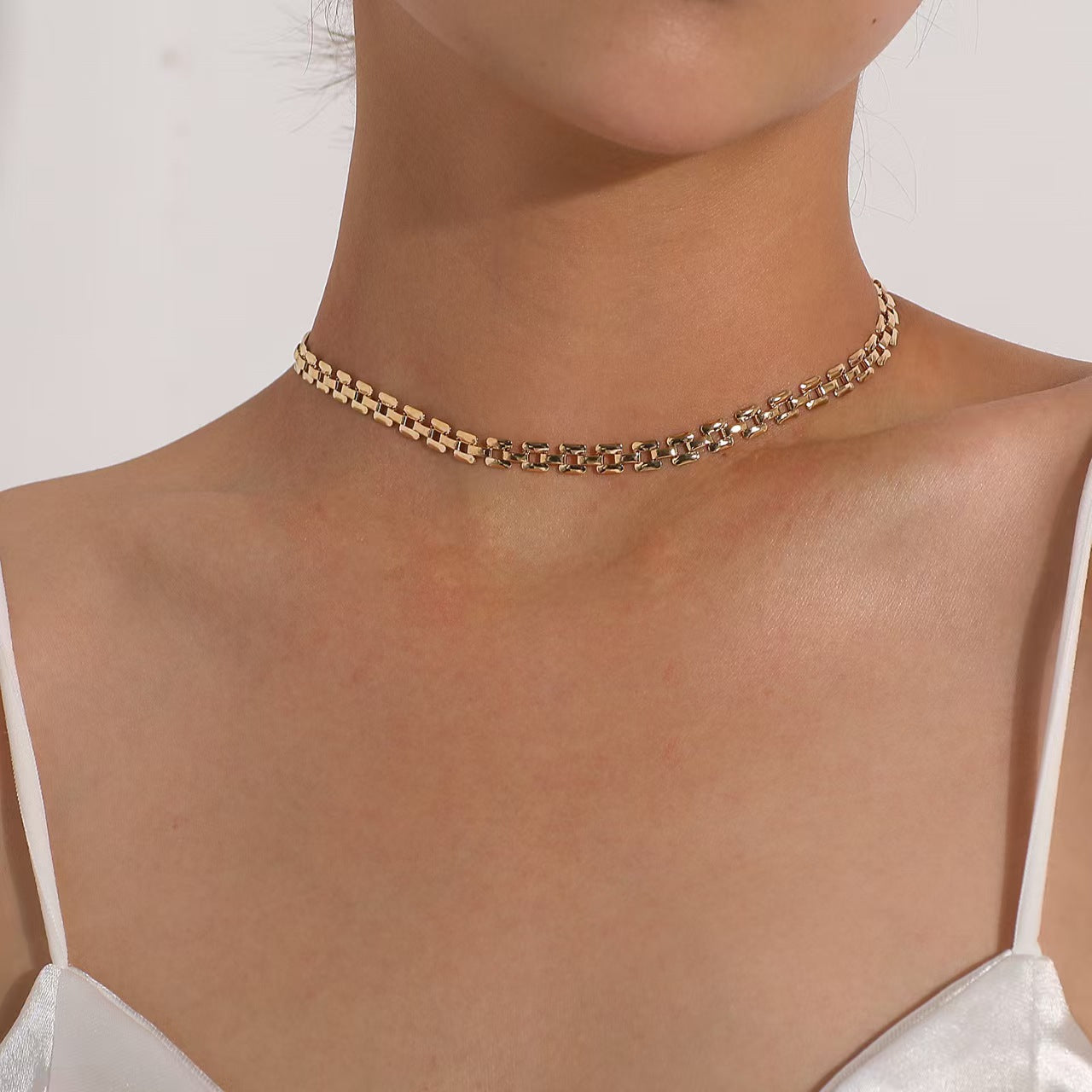 Fashion Geometry Pattern Hollow Female Temperamental Popular Trendy Metal Square Necklace