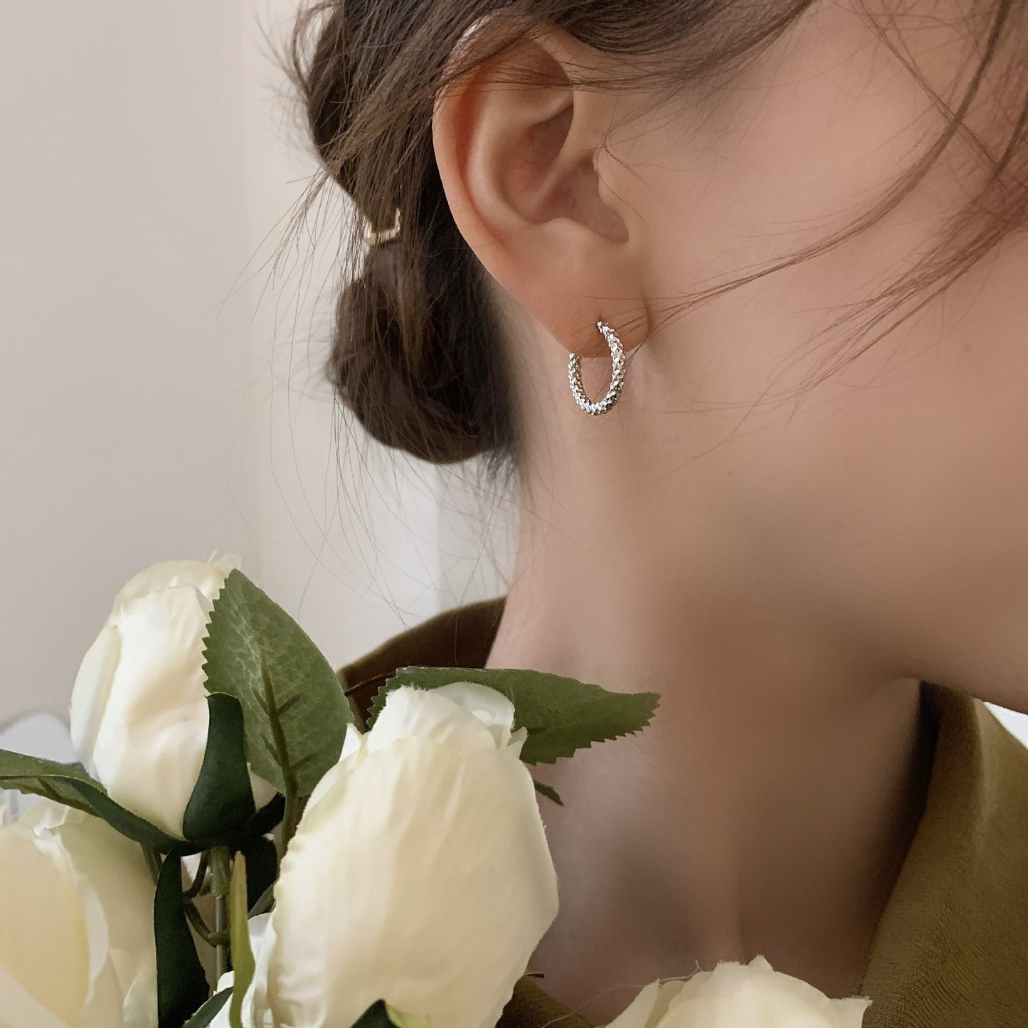 Ear Clip Titanium Steel Niche Personality Starry Embossed Circle Dark Earrings
