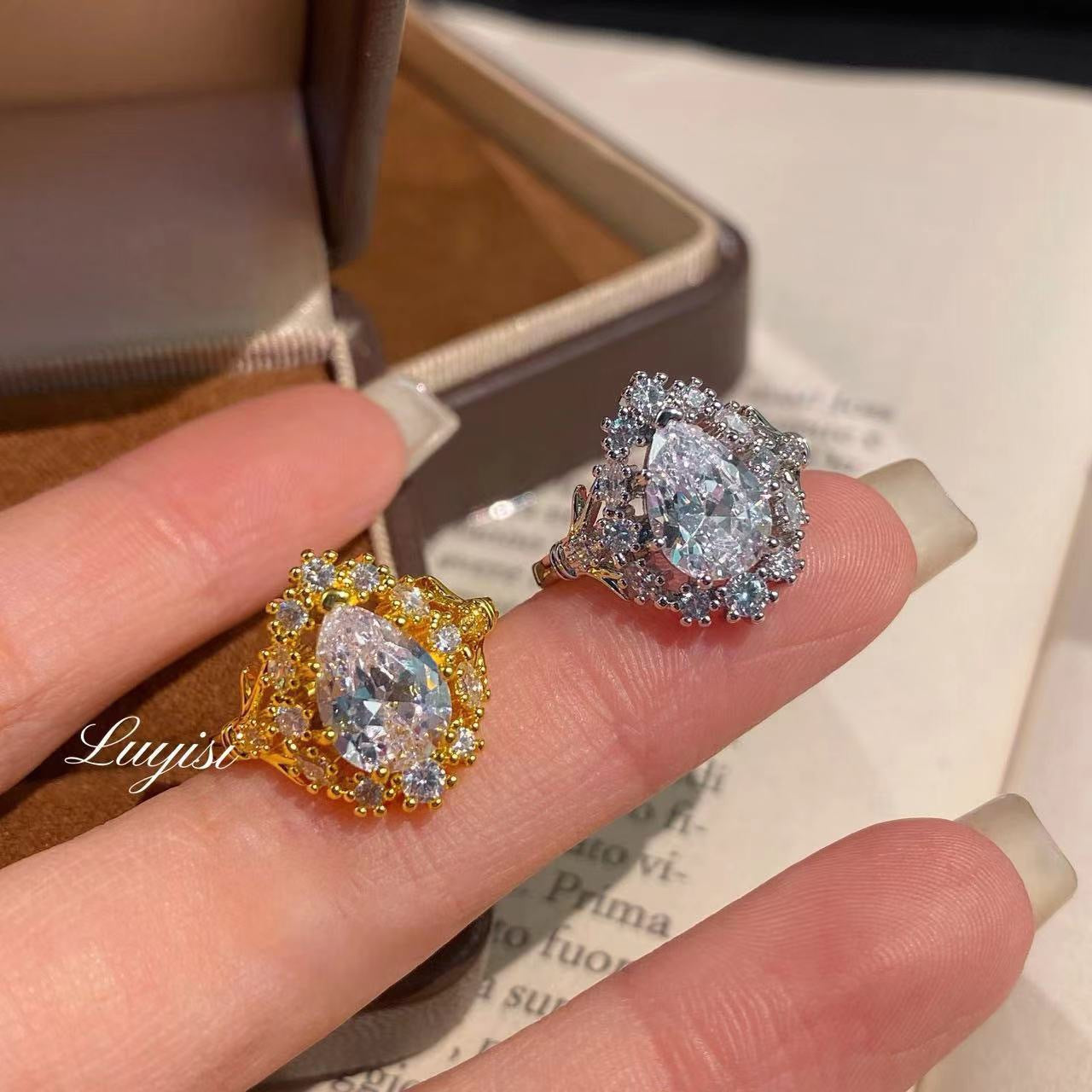 Water Drop Retro Luxury Fashionable Branches Leaves Winding Pear-shaped Female Ring