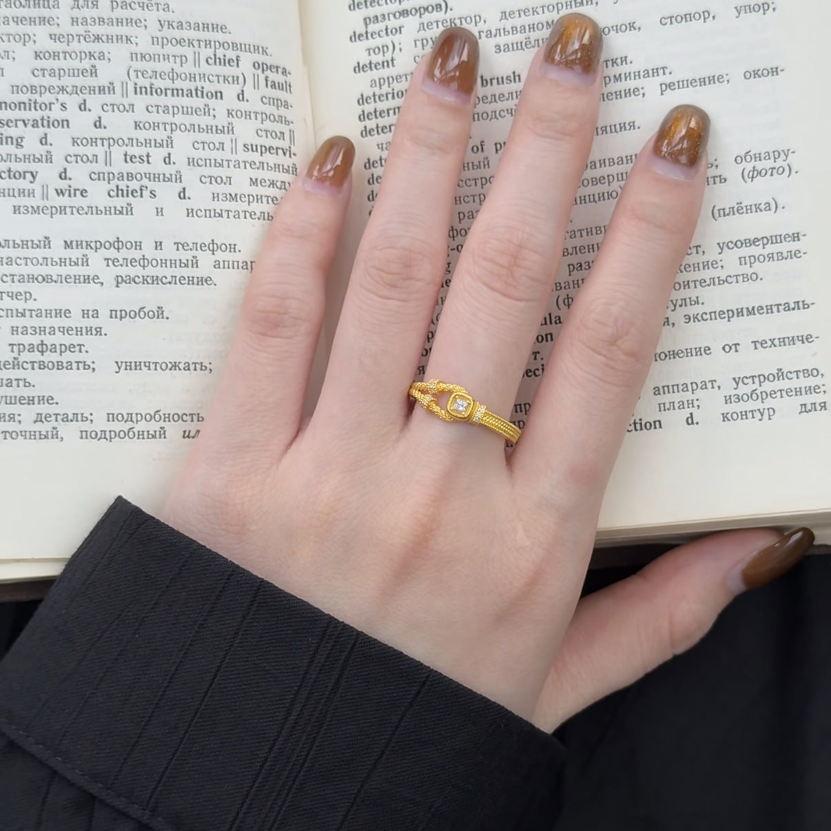 Chinese Retro Vachette Clasp Female Niche Unique Design Light Luxury Ring