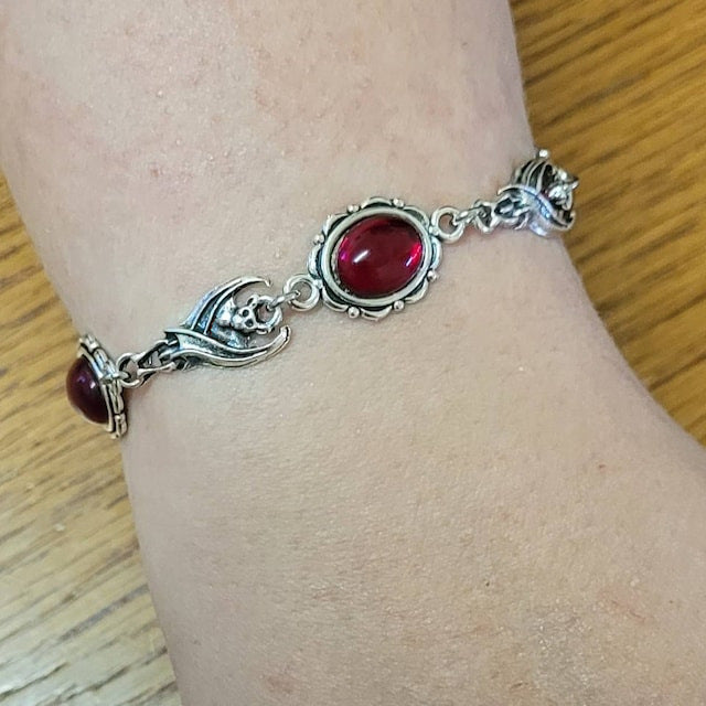 Tibetische Vintage-Armbänder mit rot-türkis eingelegtem Rubin