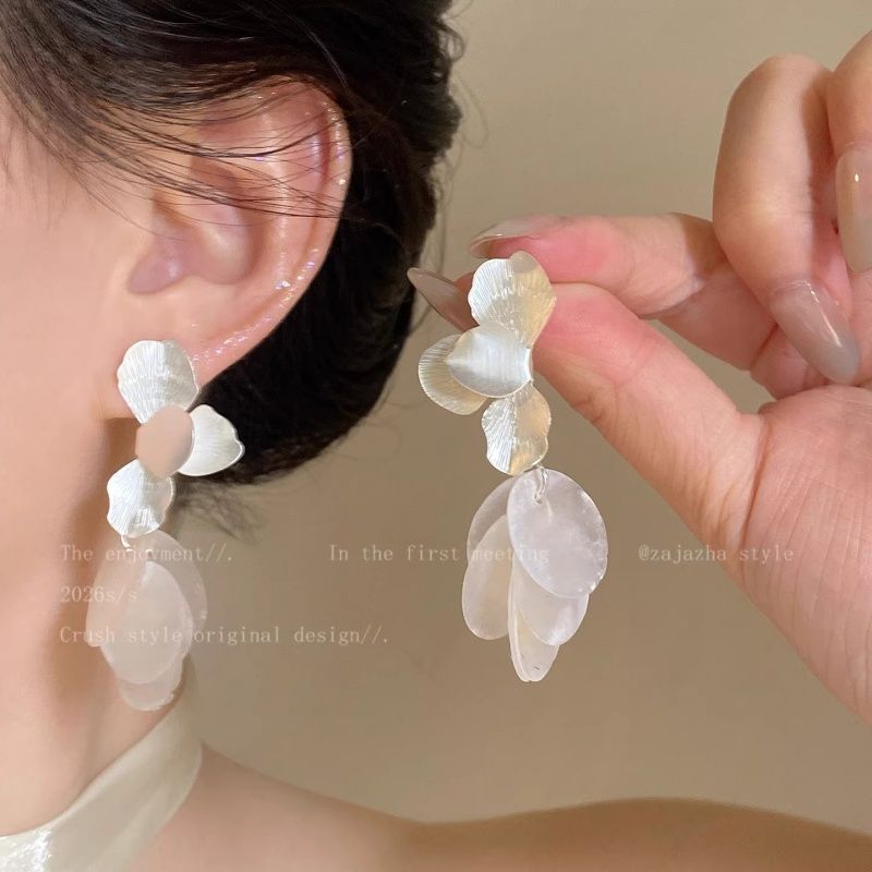 Women's Waves Listening Flowers White Shell Flower Unique Beautiful Spring Rings