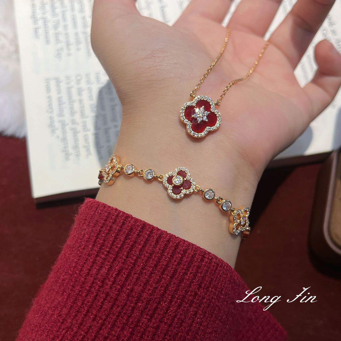 French Retro Tiger Eye White Shell Hollow Zircon Red Four-leaf Bracelets
