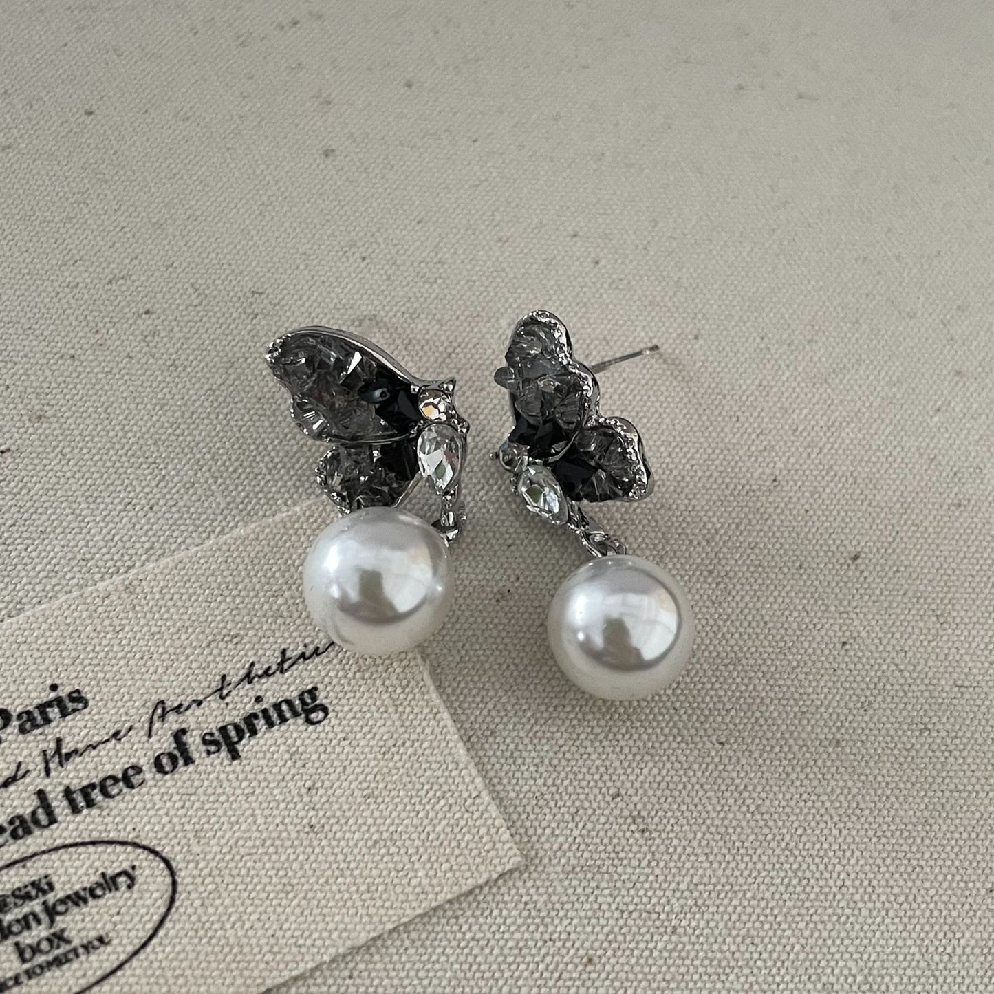 Frische, süße, modische schwarze Kies-Schmetterlings-Design-Ohrringe