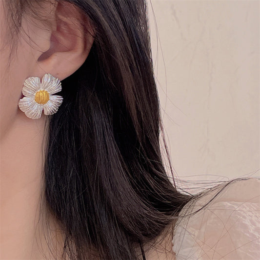 Luxury Fashion Little Daisy Female Temperament Earrings