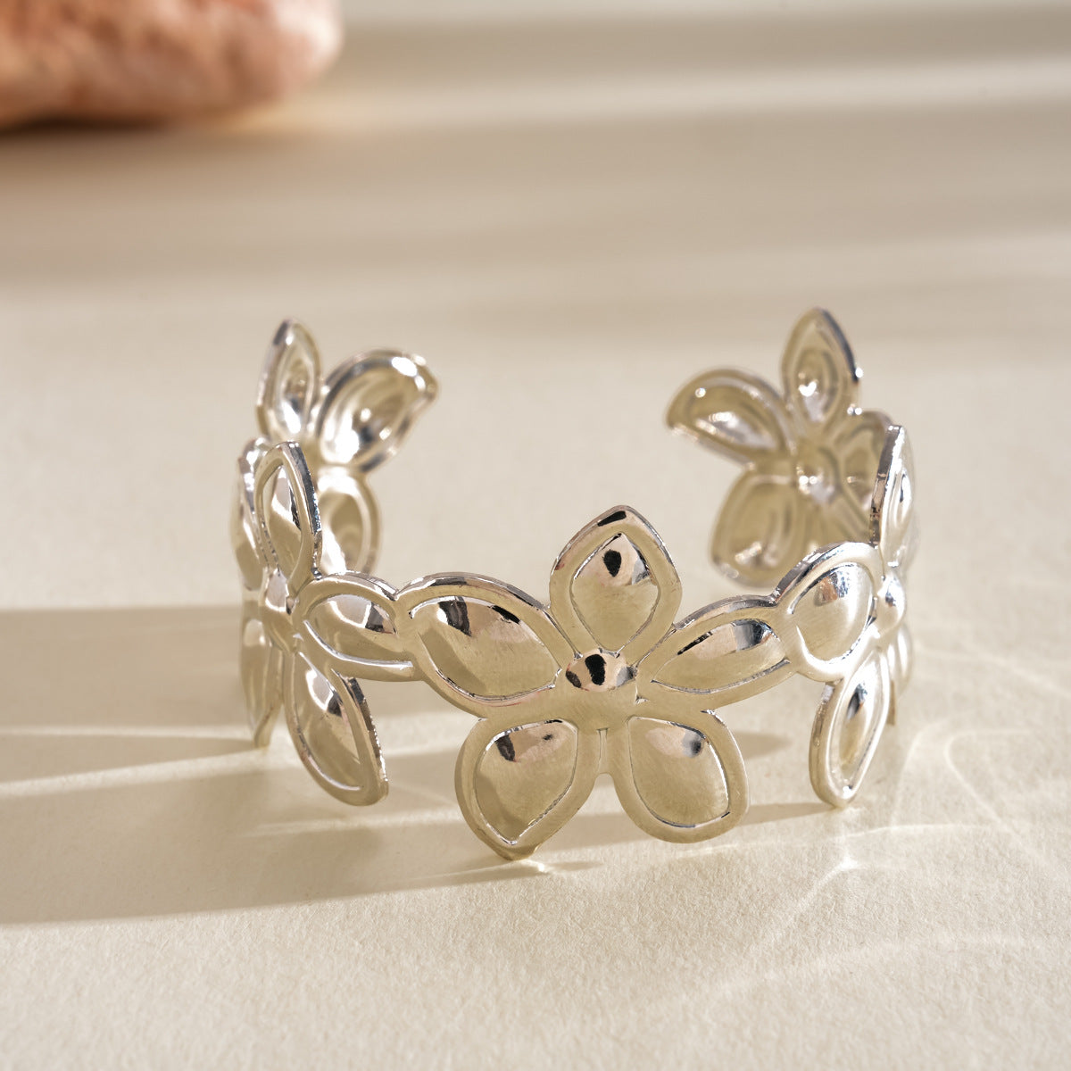 Women's Metal Pleated Flowers Openings Suit Niche Exaggerated Light Luxury Bracelet