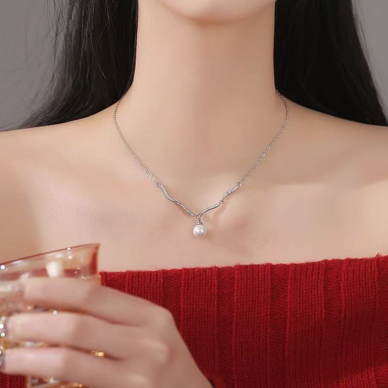 Women's Pearl Affordable Luxury Fashion Temperament Clavicle Necklace