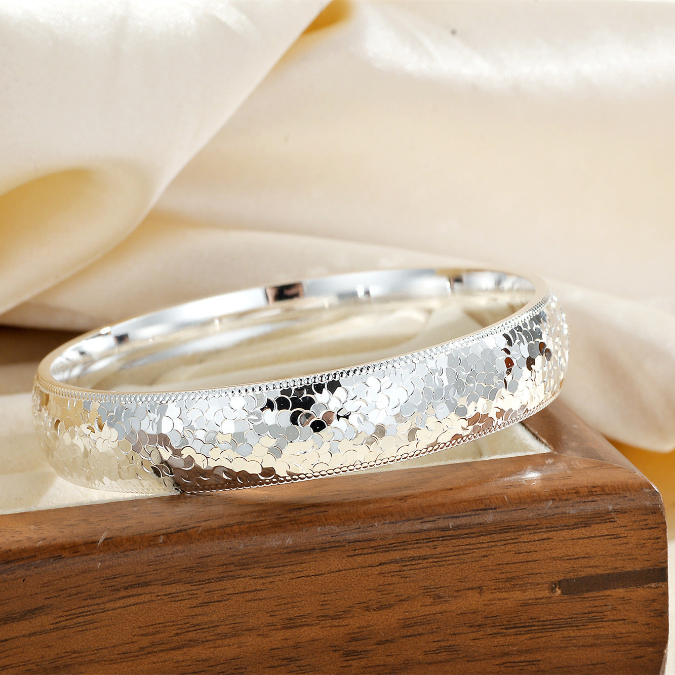 Live Loach Back Ice Crushing High-grade Closed Solid Boutique Bracelets