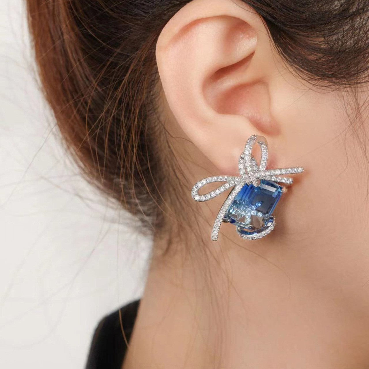 Lux Ocean Blue Crystal Elegant Bow Niche Earrings