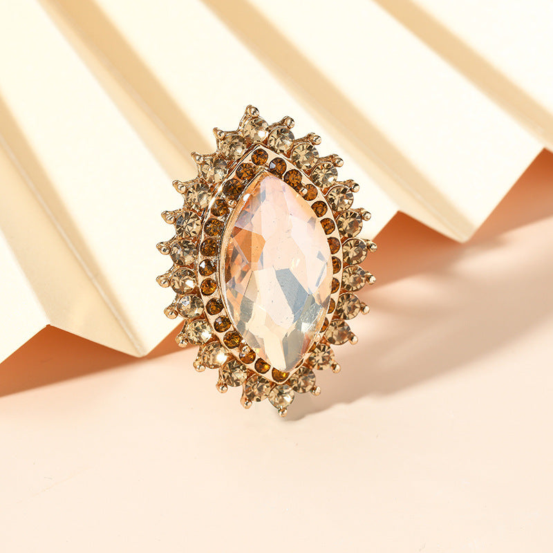 Retro Fashion Eye-catching Luxury Oval Temperament Rings