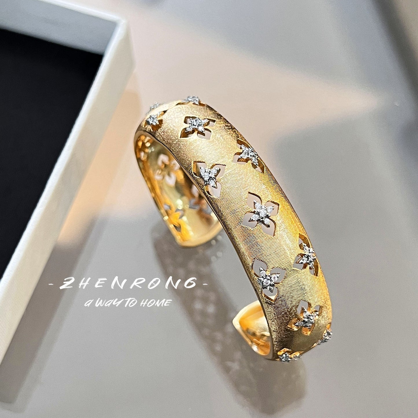 Women's Brushed Palace Style Gold Craft Cloth Real Rings