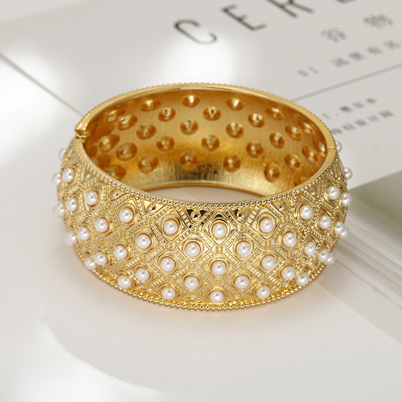Alloy No Color Fading Female Exaggerated Personalized Wind Bracelet