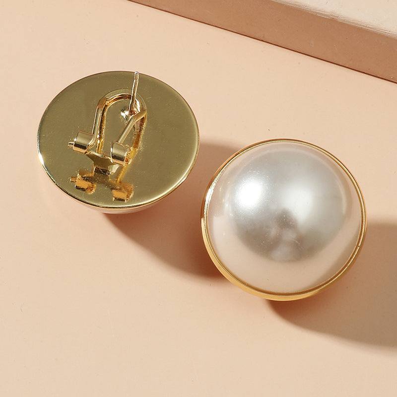 Women's Broadcast Elegant Temperamental Pearl Light Luxury Simple Geometric Round Bottom Stud Earrings