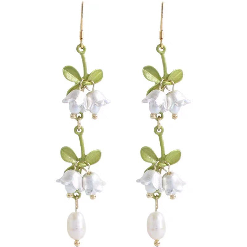 Retro White Flower Niche Design Long Earrings