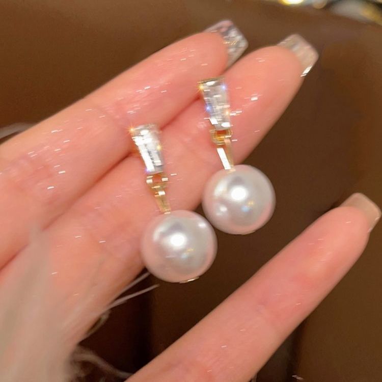 Women's French Style Classic Pearl Temperament Entry Lux High Sense Ear Stud Earrings