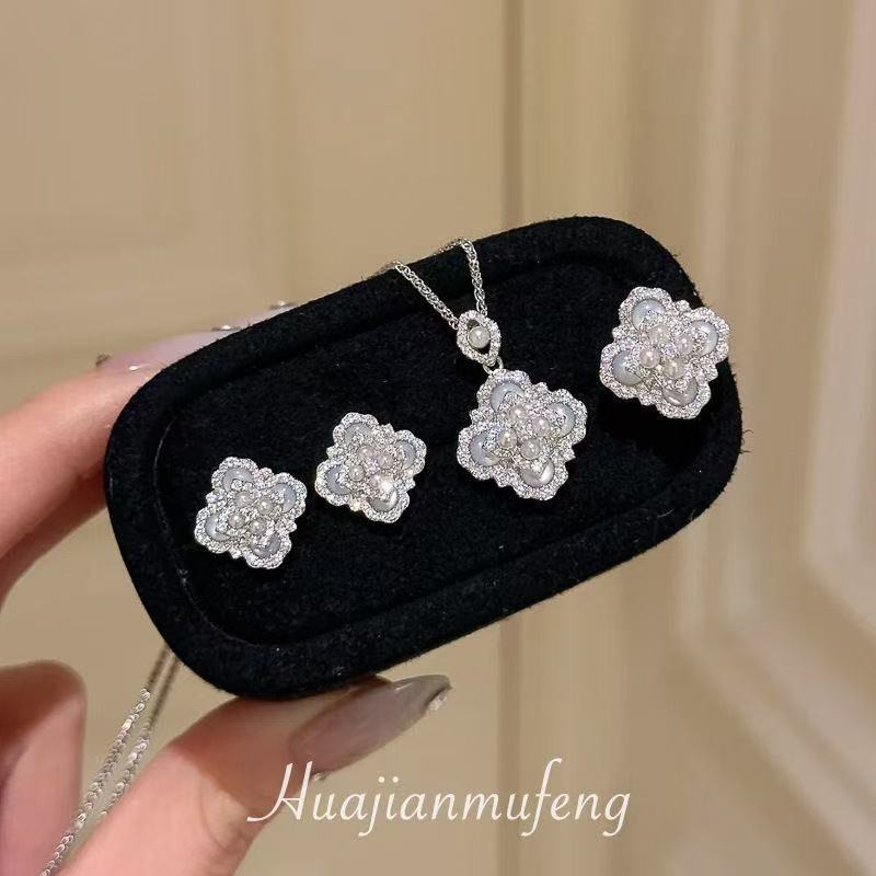 Women's Zircon Turquoise Flower Pearl Light Luxury High-grade Exquisite Temperament Wild Jewelry Set