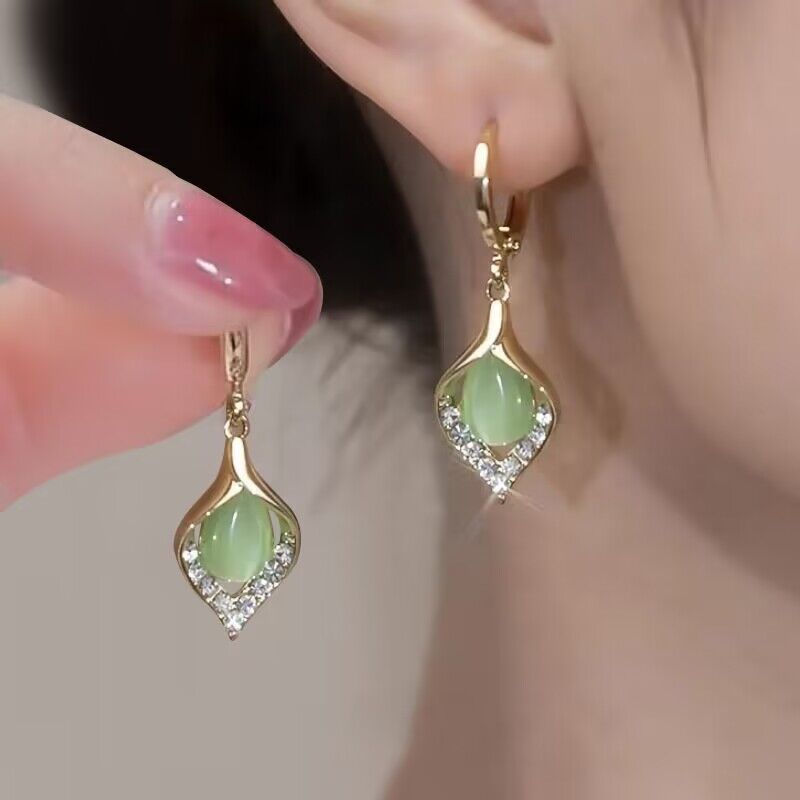 Women's Retro Chinese Style Opal Temperamental Minority Design Sense Ear Clip Earrings