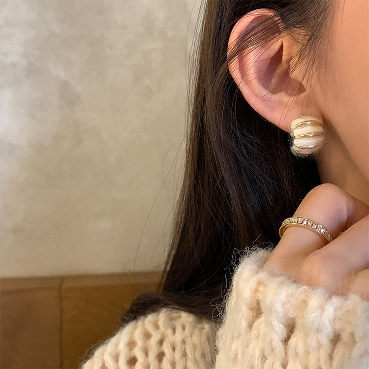 Boucles d'oreilles en peluche pour femmes, Design en métal, Niche, personnalité rétro