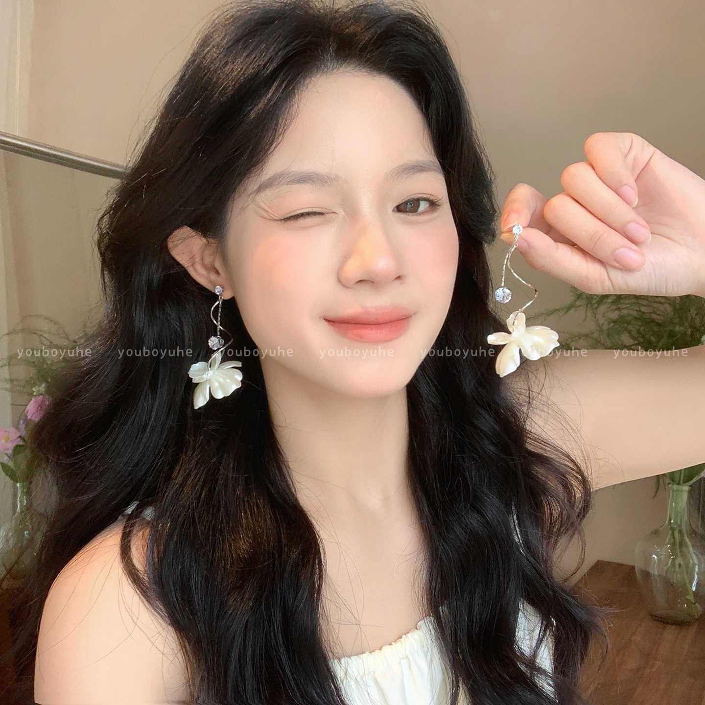 Women's Retro White Flower Zircon Tassel For Light Luxury Temperament Niche Stud Earrings