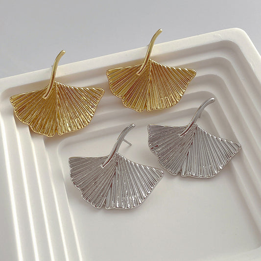 Design Ginkgo Leaf Shape Metal Sier Needle Cold Wind Personality Earrings