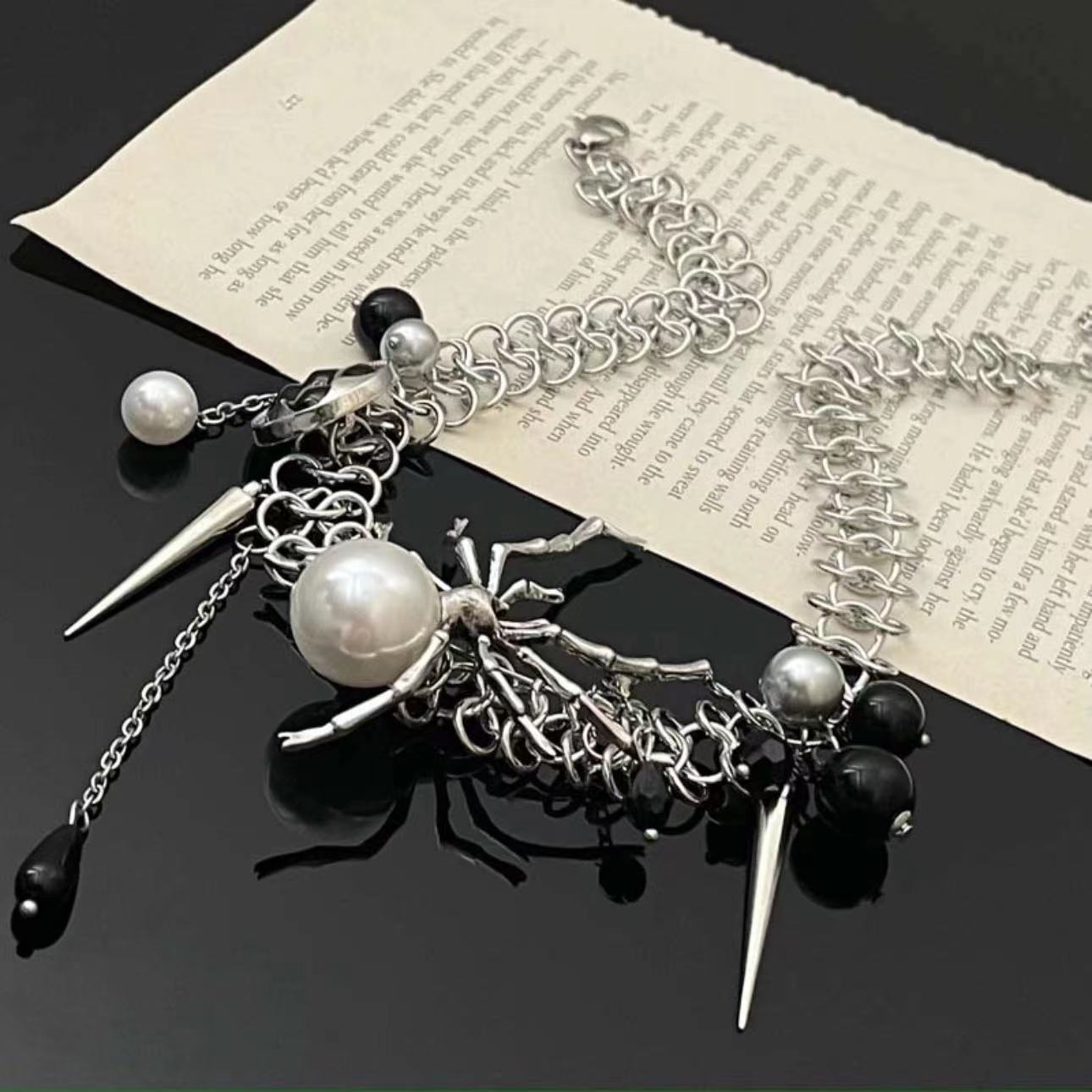 Women's Cool Hot Pearl Spider Button For Retro And Necklaces