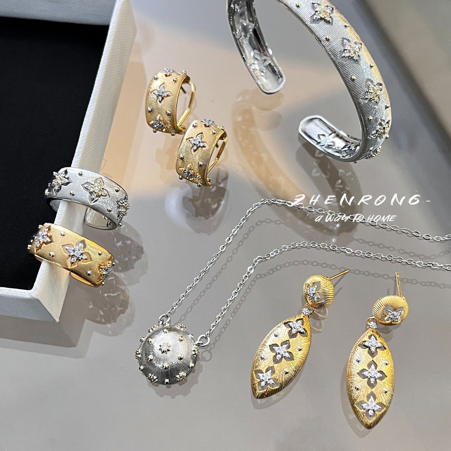 Women's Brushed Palace Style Gold Craft Cloth Real Rings